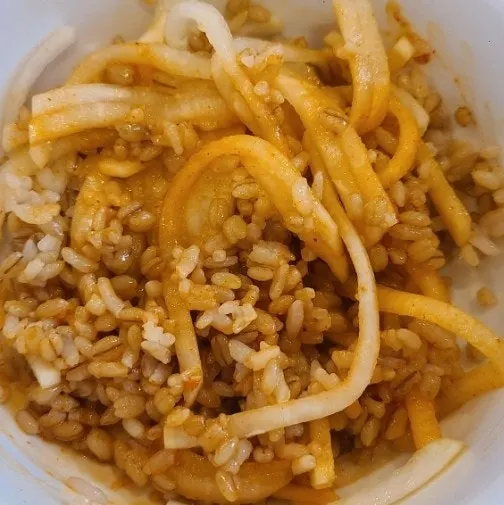 Pre-meal barley rice eaten while waiting for the kalguksu