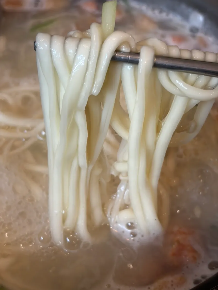 Clear clam broth and kalguksu noodles