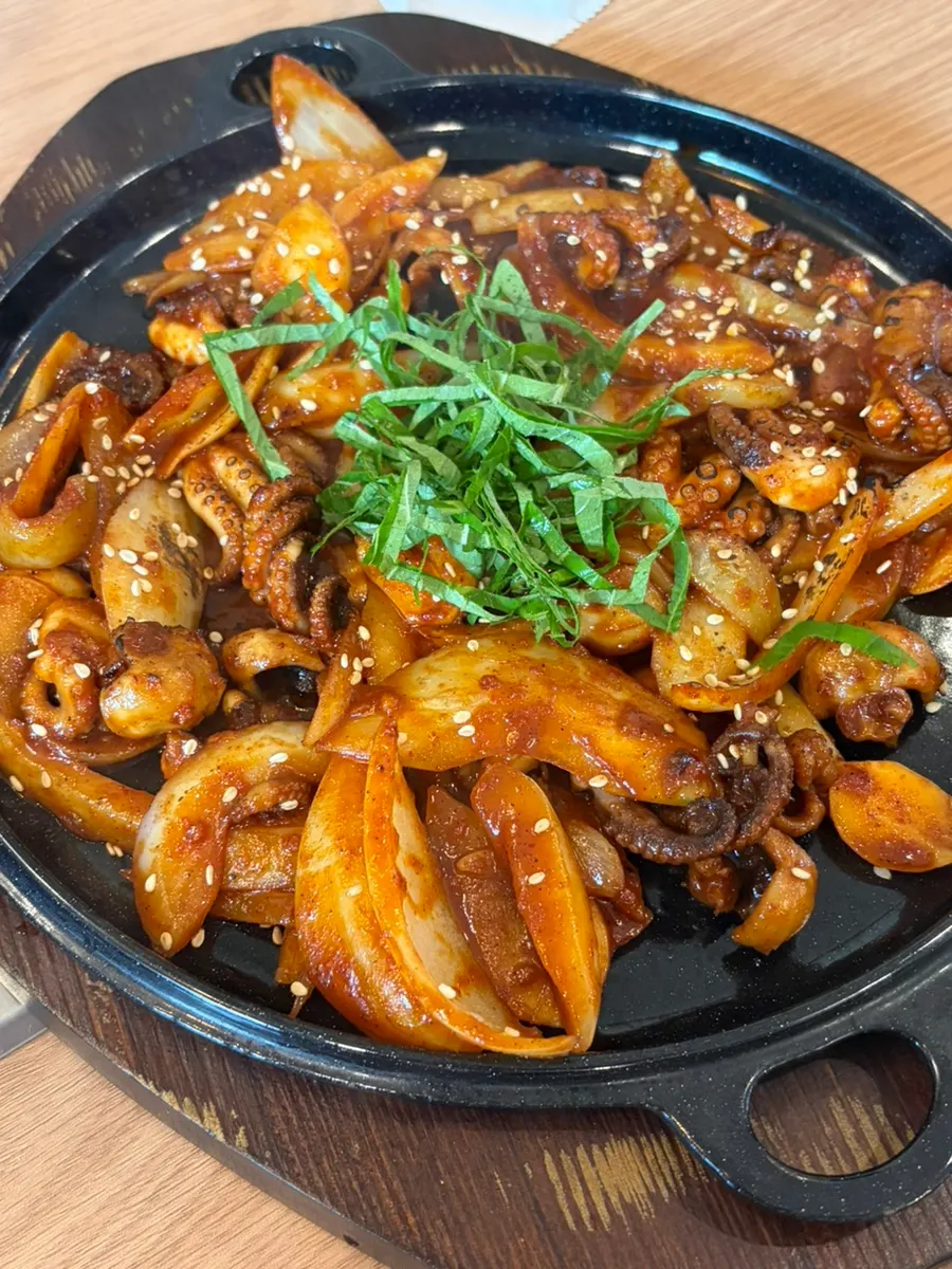 A plate of stir-fried octopus ordered alongside the kalguksu