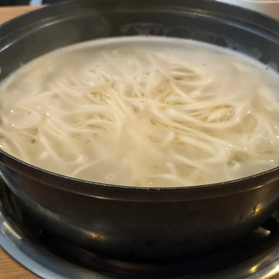 Introduction to seafood kalguksu with pufferfish broth
