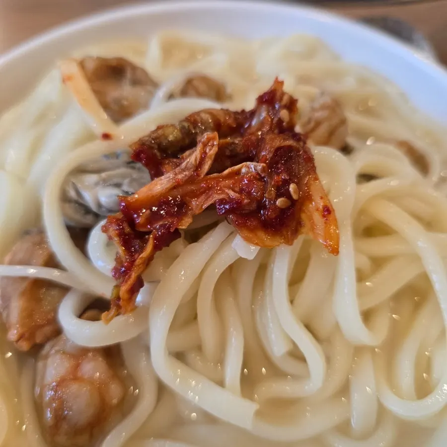 Seafood kalguksu and webfoot octopus pairing