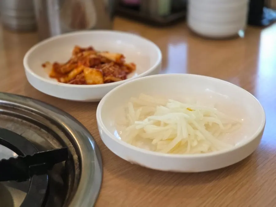 Side dish corner of the Yubok Haemul Kalguksu self-bar