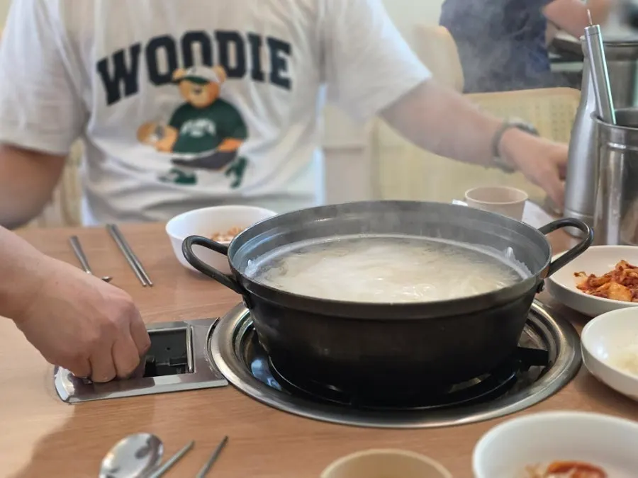 Ingredients for the two-serving seafood kalguksu