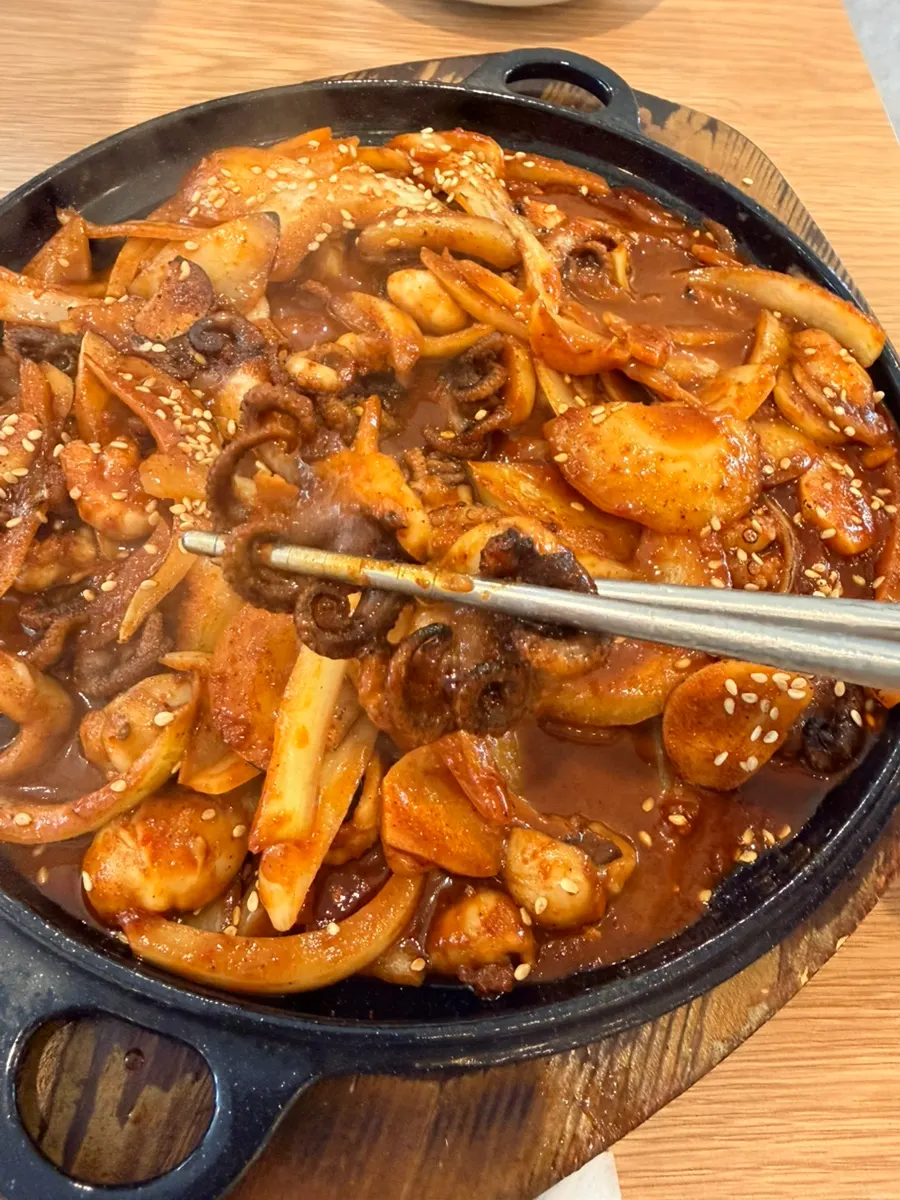 Stir-fried webfoot octopus with smoky flavor and spicy umami