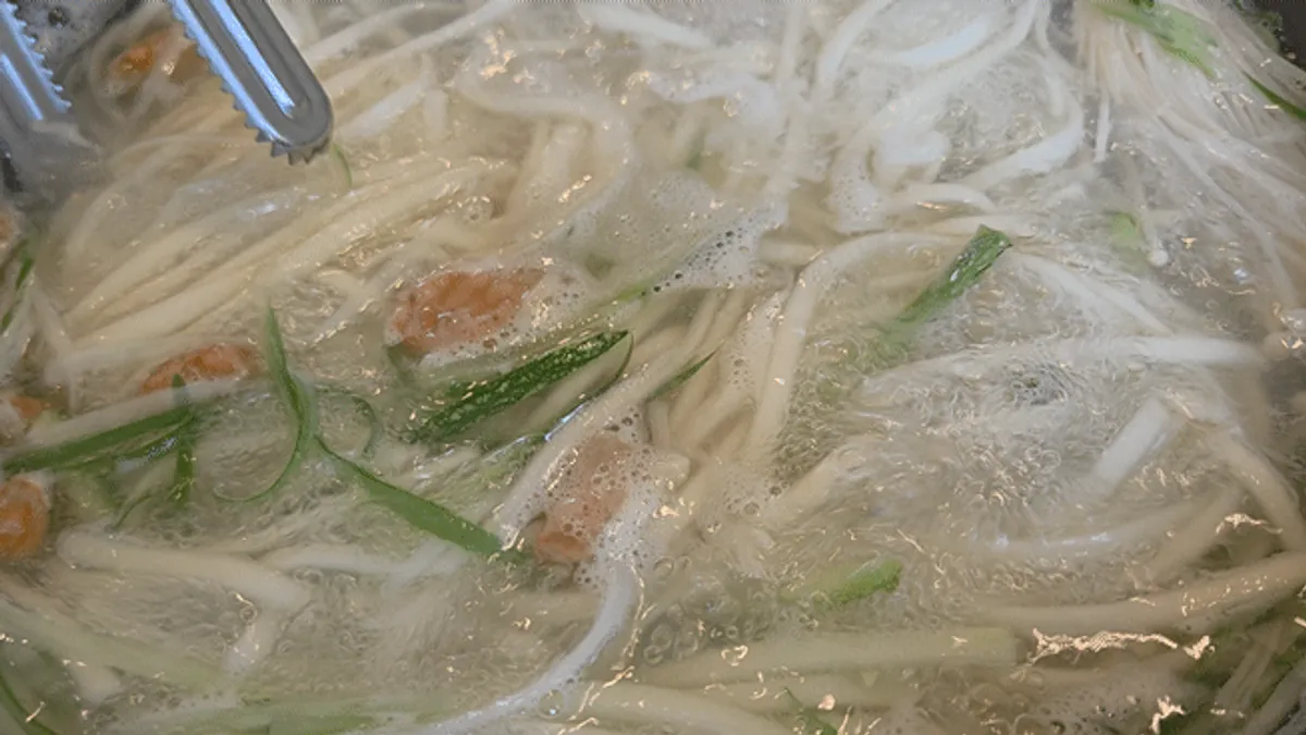 완성된 복해물칼국수 한 그릇