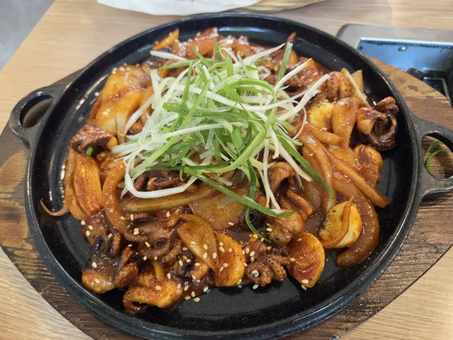 1인분인데 푸짐한 직화쭈꾸미볶음