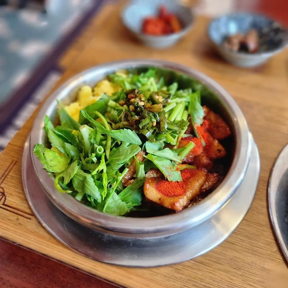 Glossy grains of the pot rice