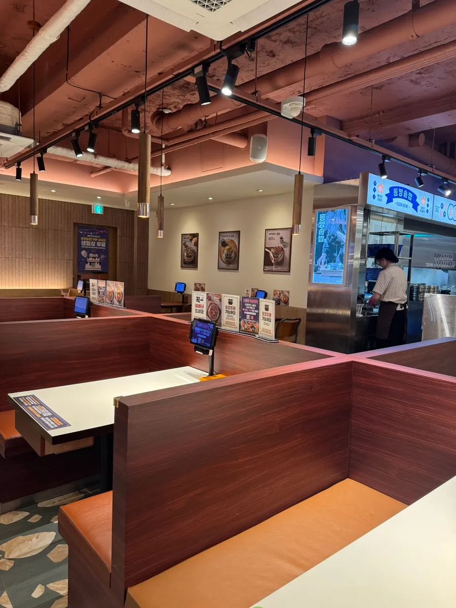 Interior of Dongyang Sotbap Ansan Main Branch