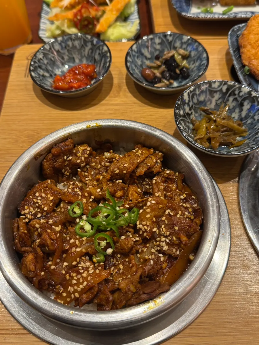 Free seaweed soup served with the pot rice