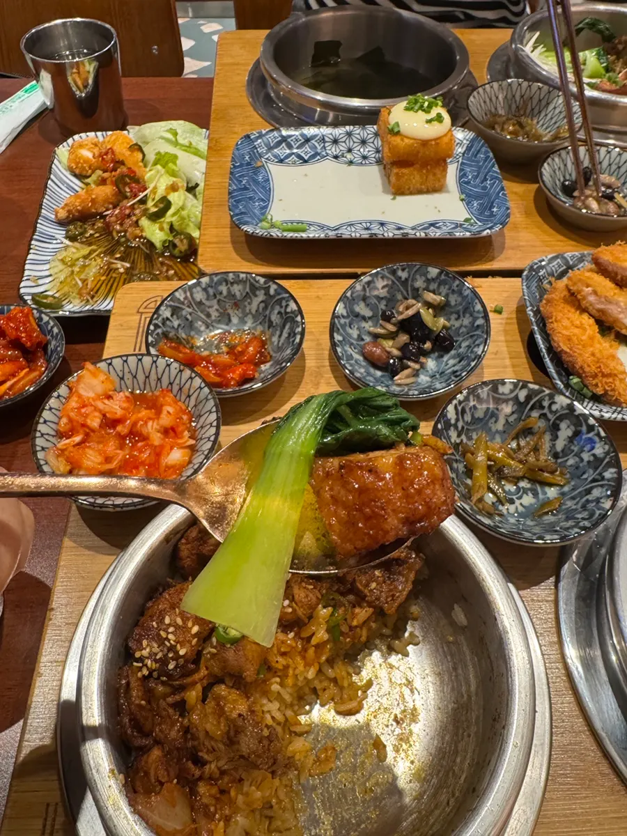 Close-up of spicy pork neck pot rice