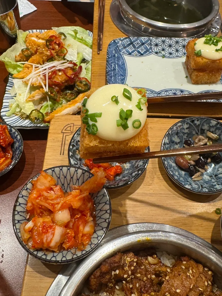 Side dishes of Dongyang pork cutlet and spicy yurinji