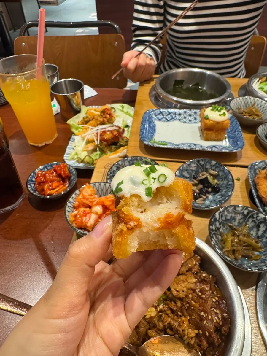 Crispy fried mandu (fried shrimp toast)