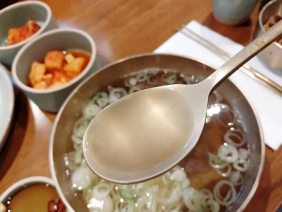 고추양념간장에 찍은 한우 고기