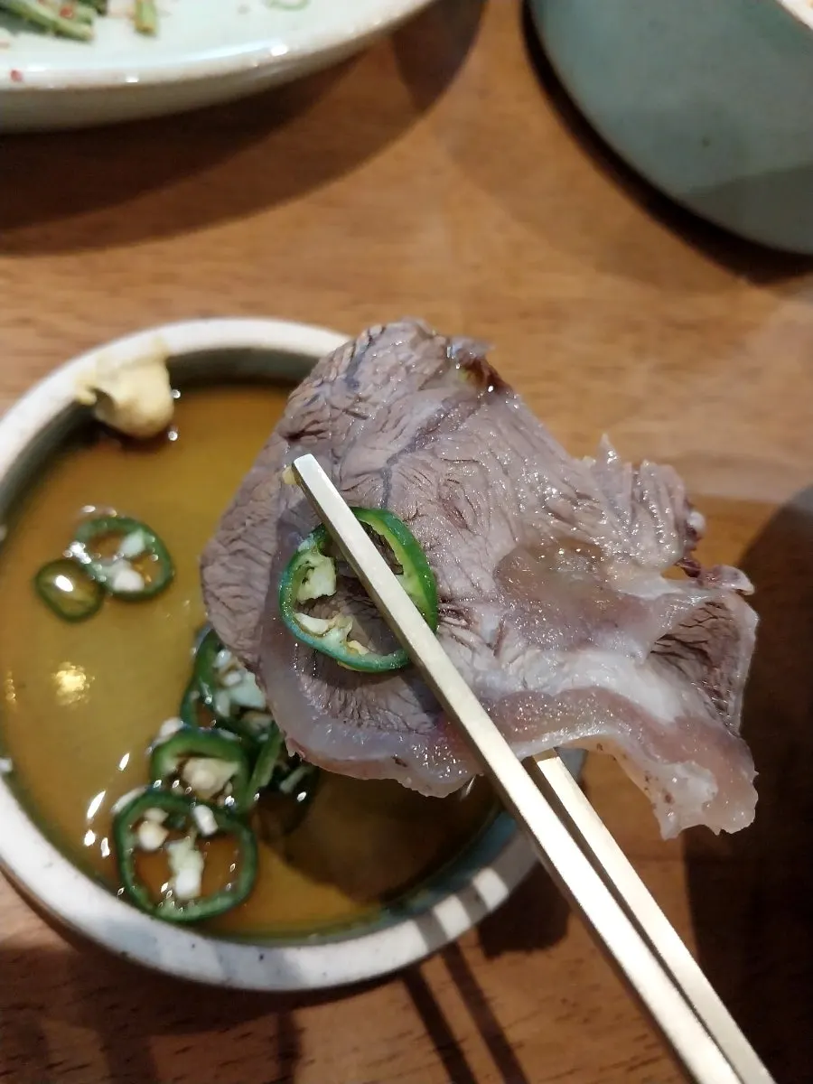 푸짐한 맑은 한우곰탕 한 그릇 상차림