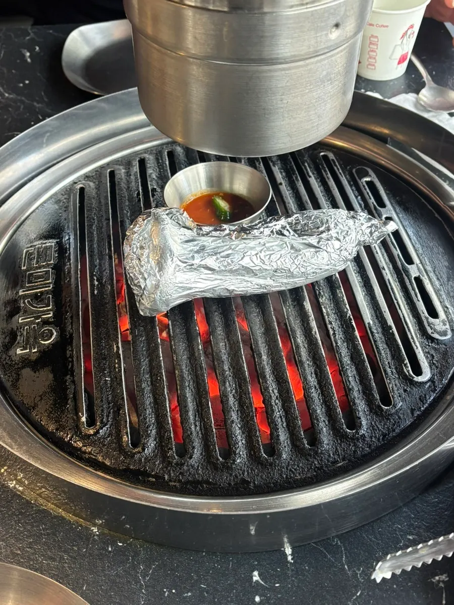두께감 있는 뼈등심과 삼겹살 생고기