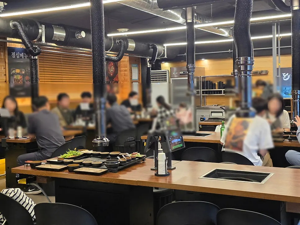 만석이었던 돈푸더그릴 매장 내부