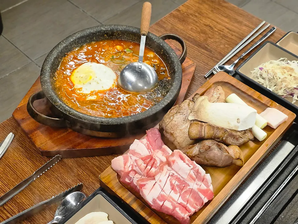초벌된 통 목살과 삼겹살