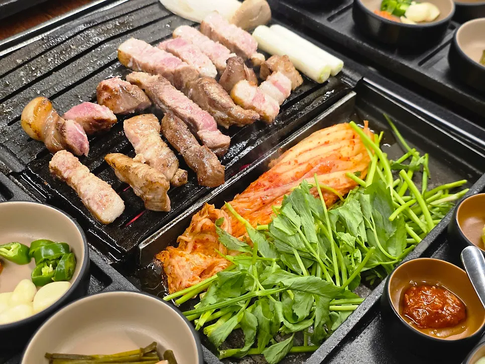 노릇하게 구워진 삼겹살