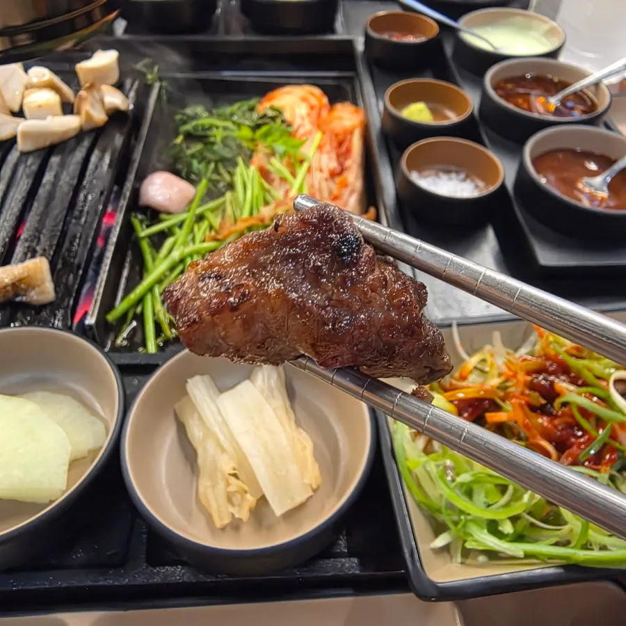 Boiled pork paired with grilled water celery