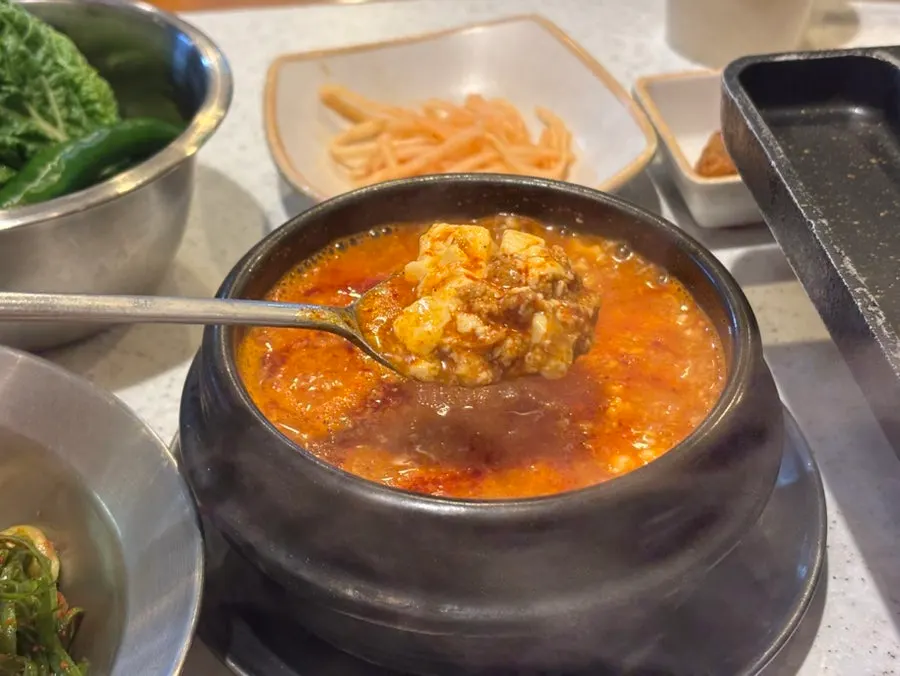 Bubbling red-broth cheogatjip sundubu