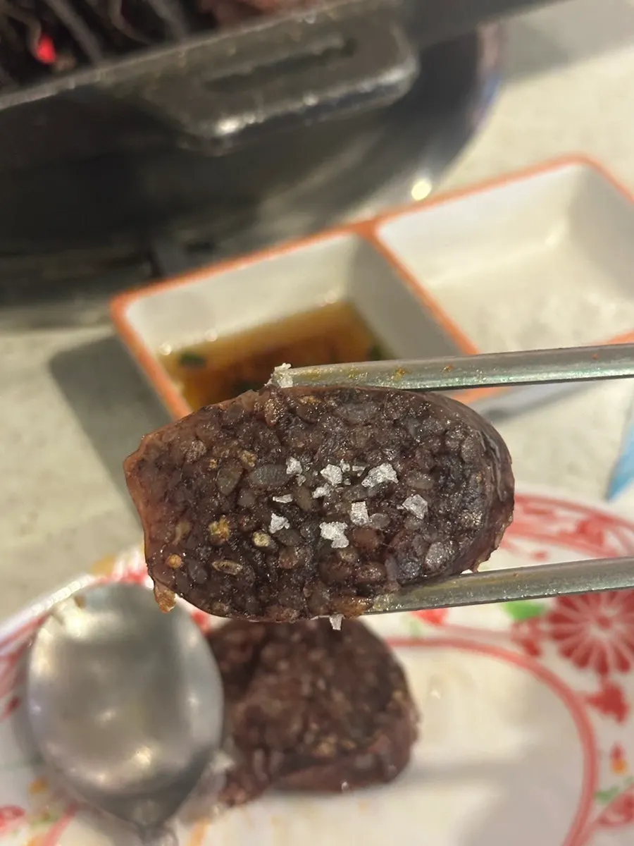 불판에 구워지는 제주순대