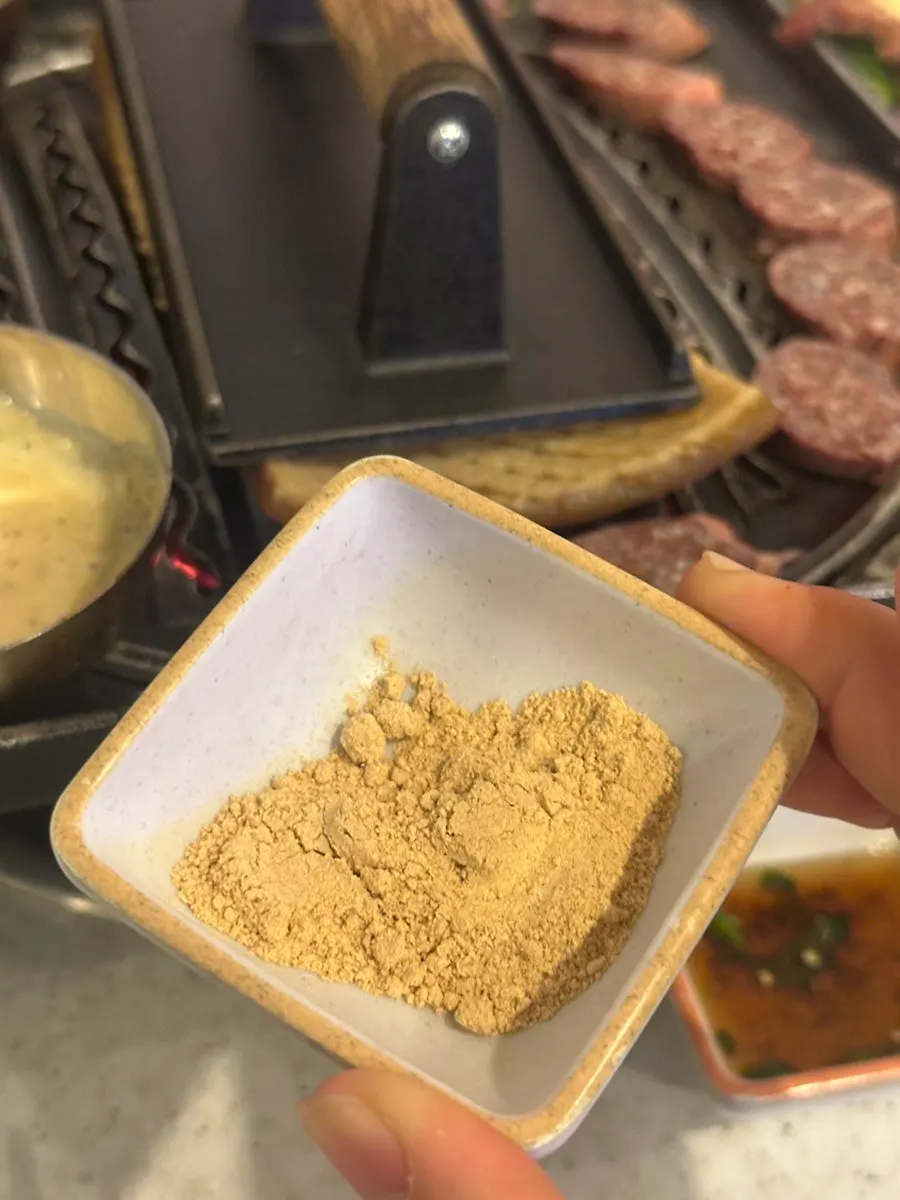 노릇하게 익은 돼지껍데기