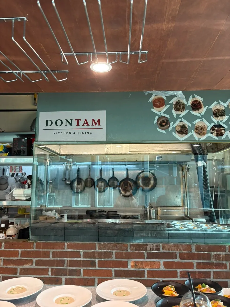 Don Tamguso's open kitchen mid-service
