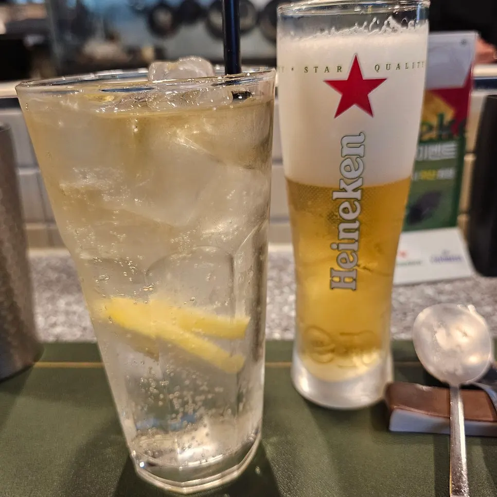 A Don Tam highball and a glass of beer
