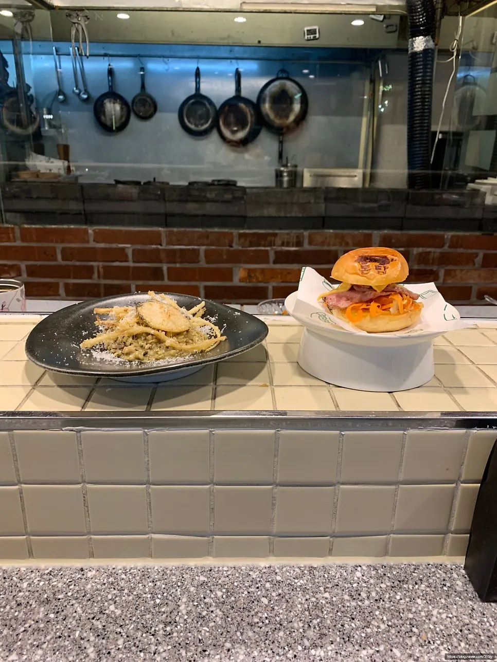 Select course choice between burger and risotto