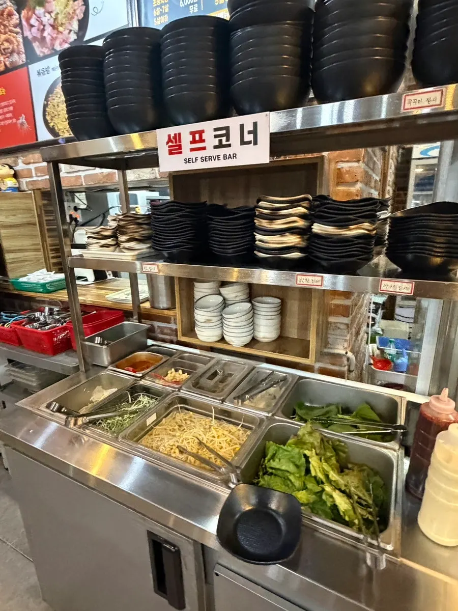 All-you-can-eat self-serve bar at Sin Jjukkumi Duam Branch