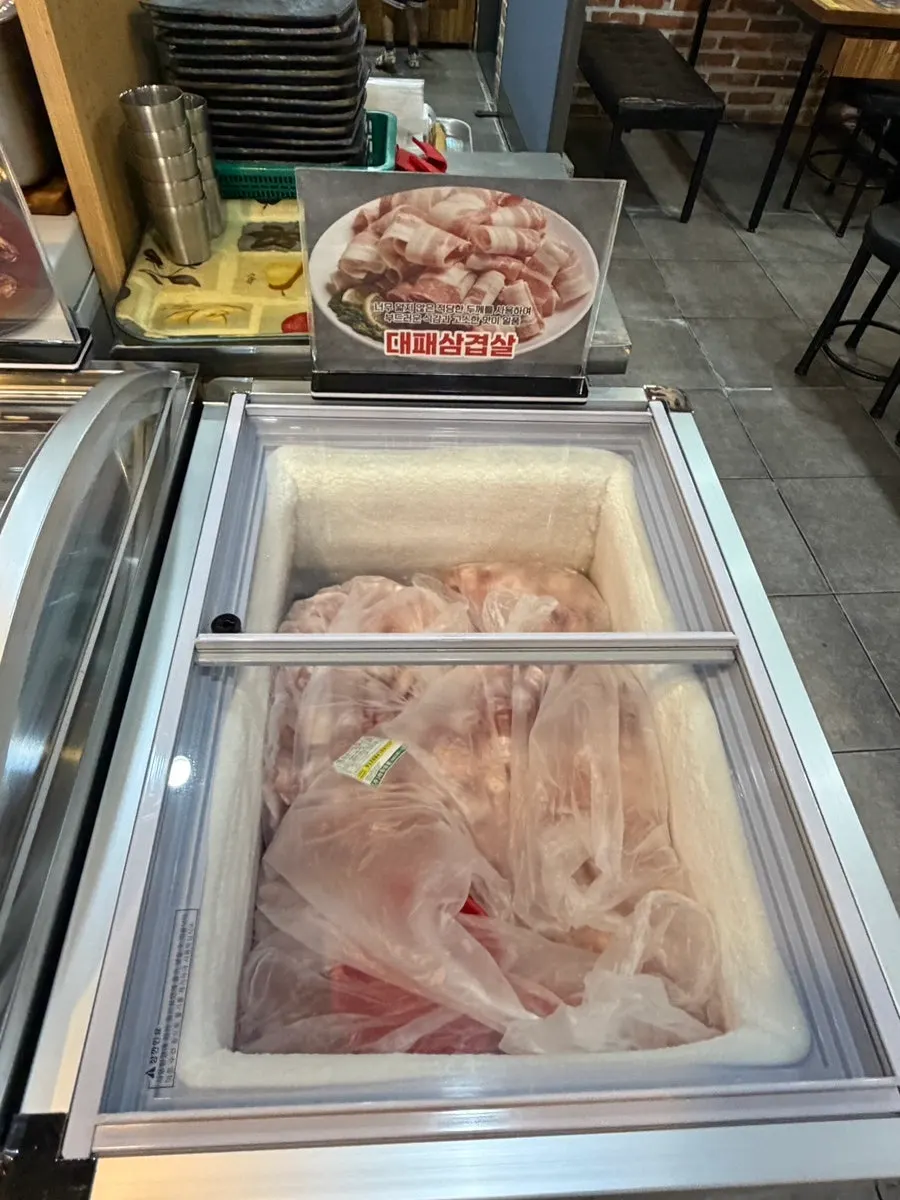 Bean sprouts and scallion shreds at the self-serve bar