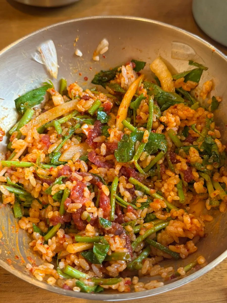Hanwoo yukhoe bibimbap topped with minari and onion