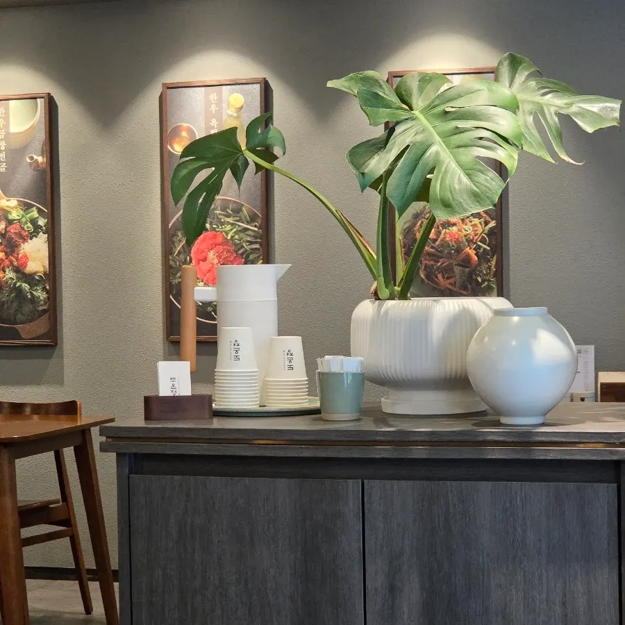 Table seating at Doonjeong Hongdae Direct Branch