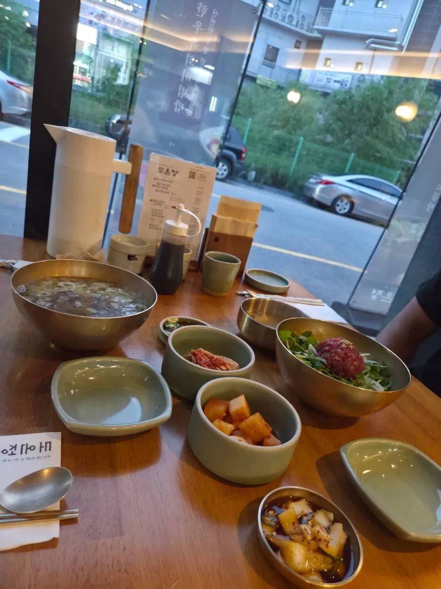 Doonjeong dinner table spread