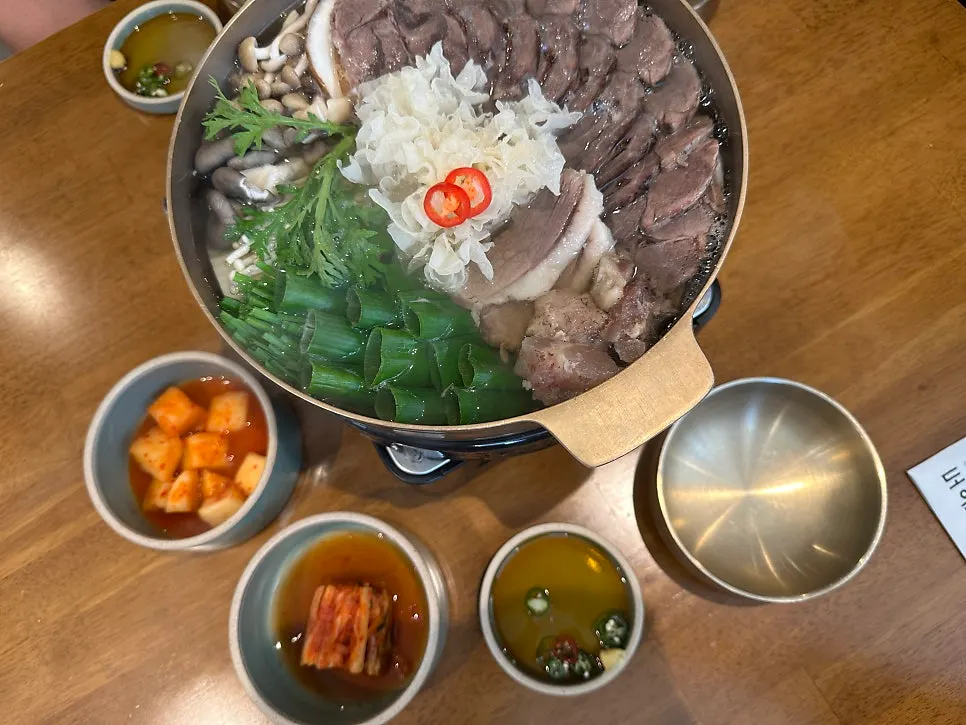 Hanwoo jeongol in a gold brassware-style hot pot