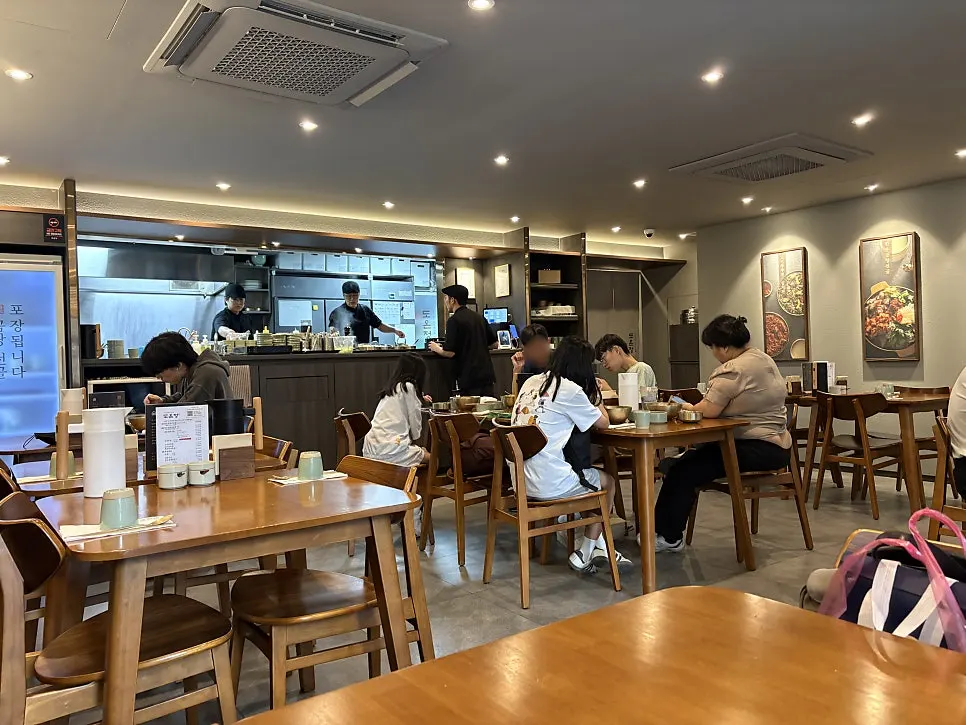 Cozy interior good for solo dining and group gatherings