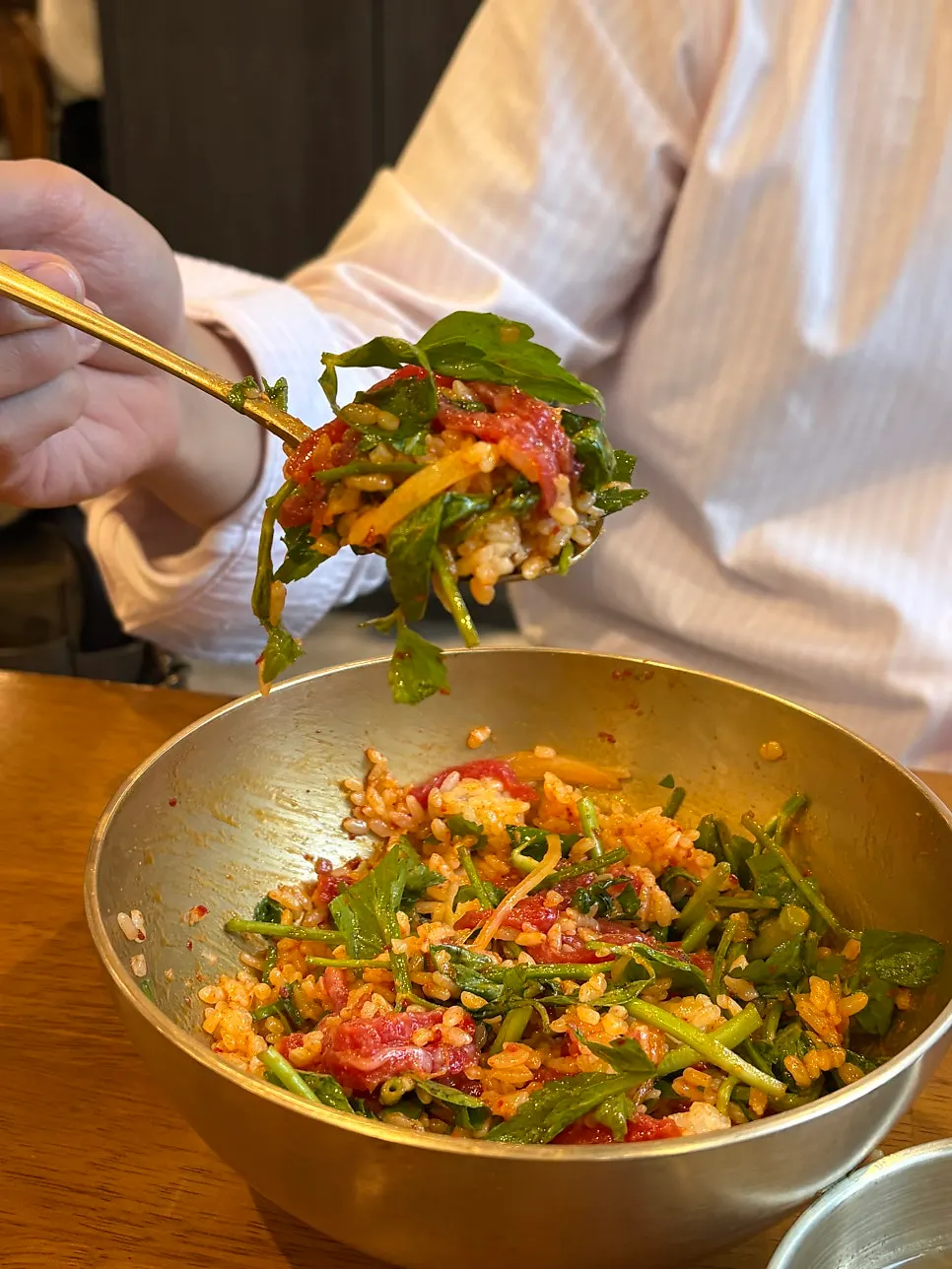 A mixed spoonful of yukhoe bibimbap