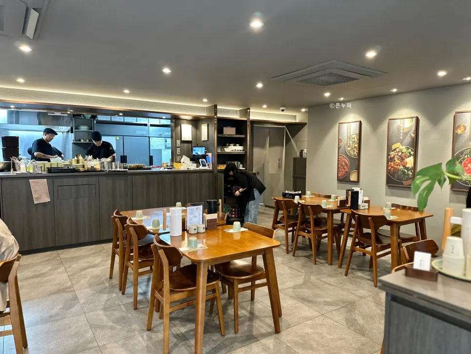 Spacious, tidy interior of Doonjeong Hongdae Direct Branch