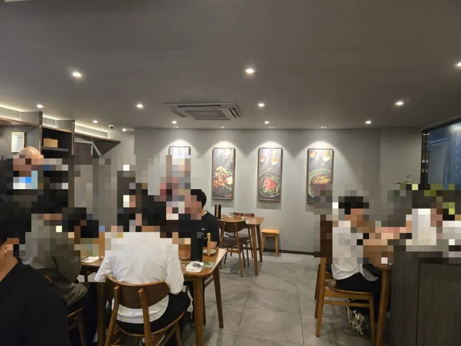 우드톤으로 꾸며진 도온정 매장 내부