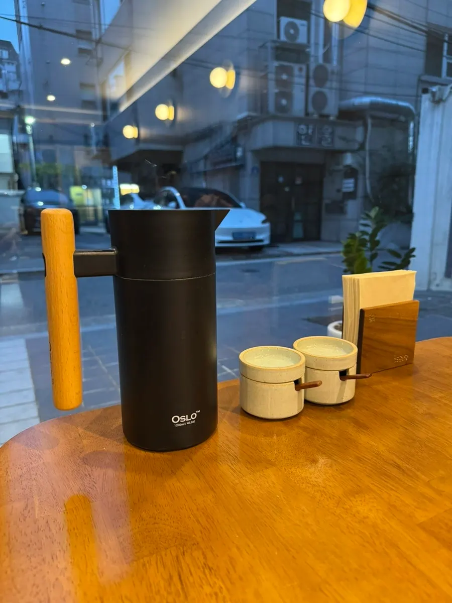 수저와 냅킨이 준비된 도온정 테이블 세팅