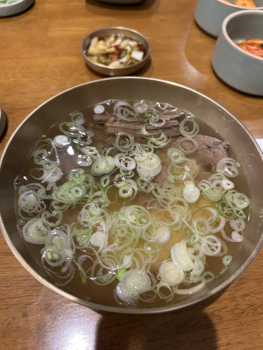맑은 한우곰탕 보통 한 그릇