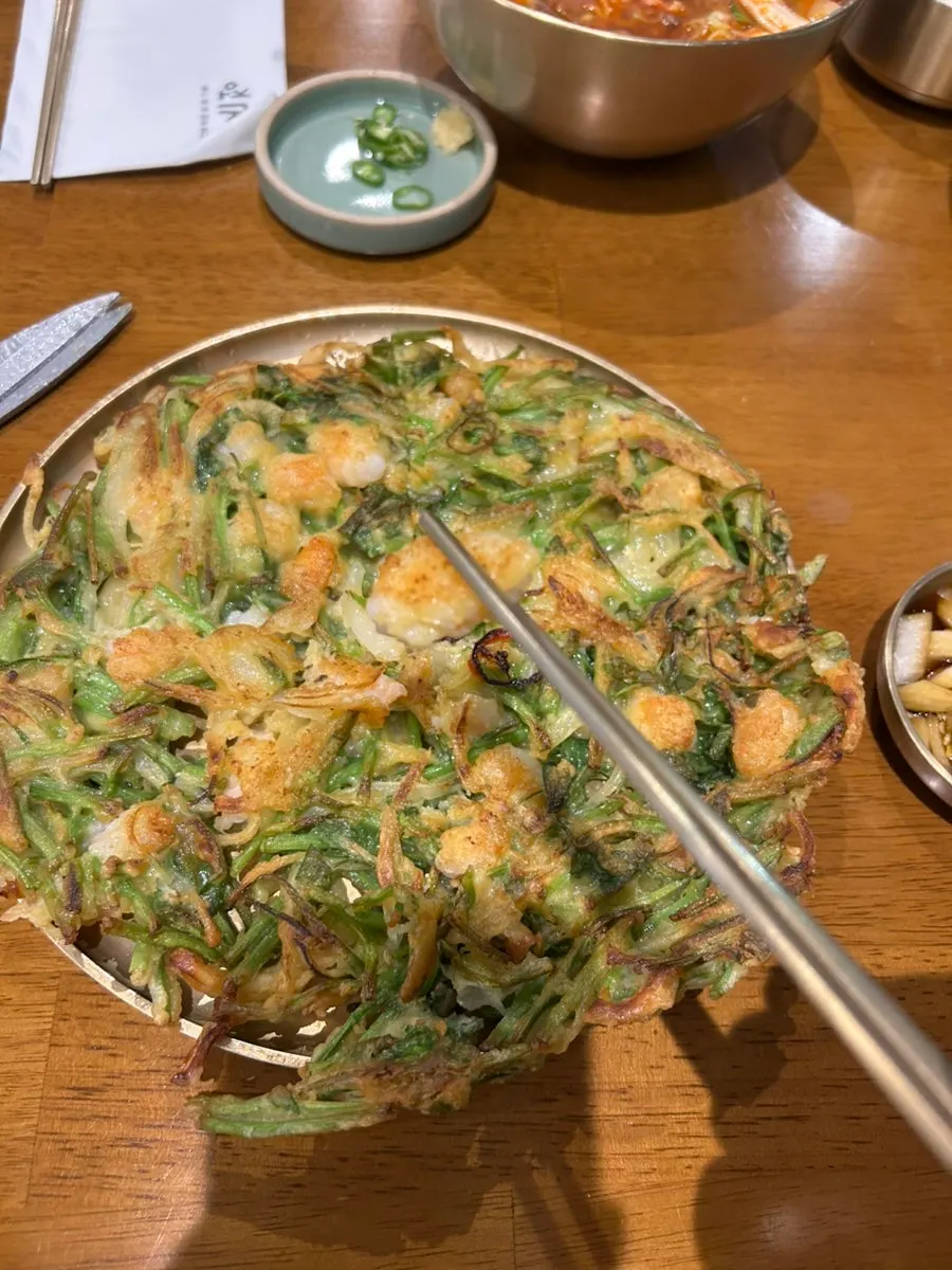 도온정 새우미나리전 한 접시