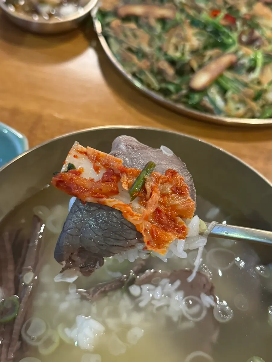 Rice served toreom-style under the meat