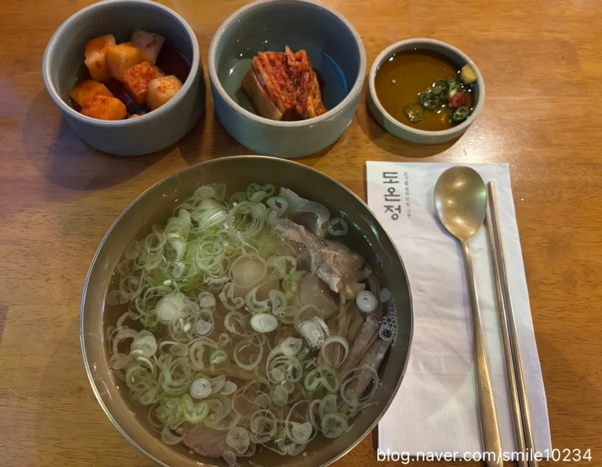 A bowl of Doonjeong's clear Korean beef gomtang with clear broth