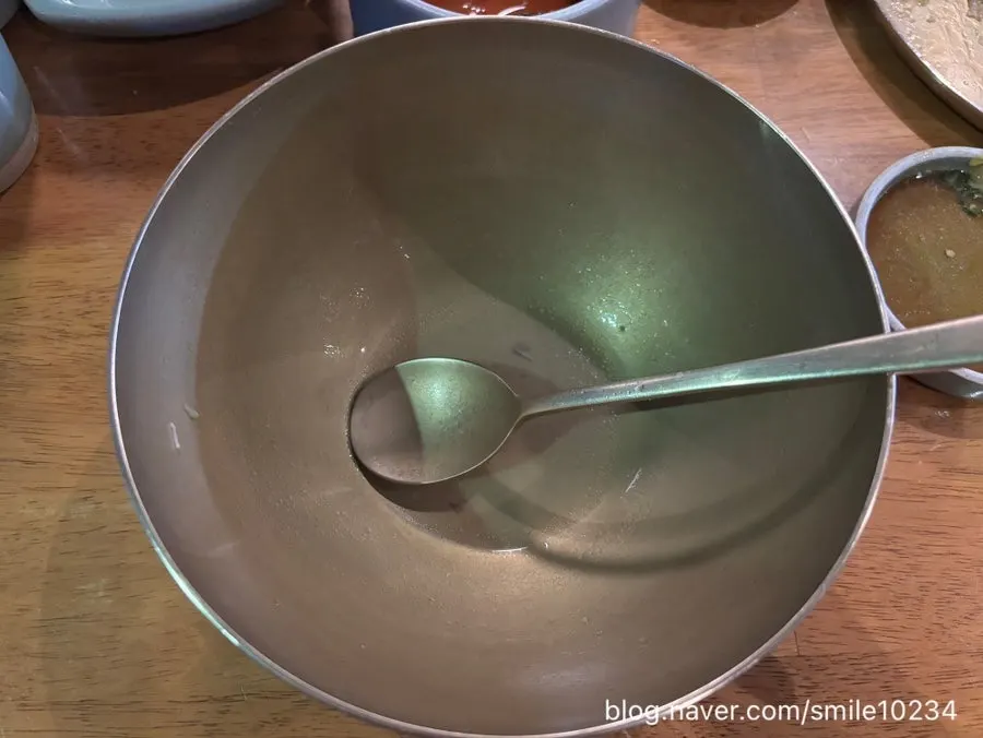 Toremsik-style gomtang with rice already in the broth