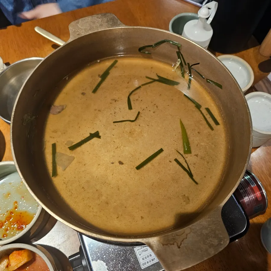 국물까지 비운 한우전골 냄비
