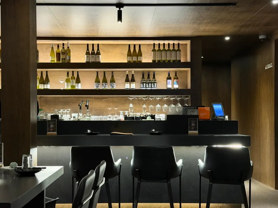Dophan interior seating and lighting