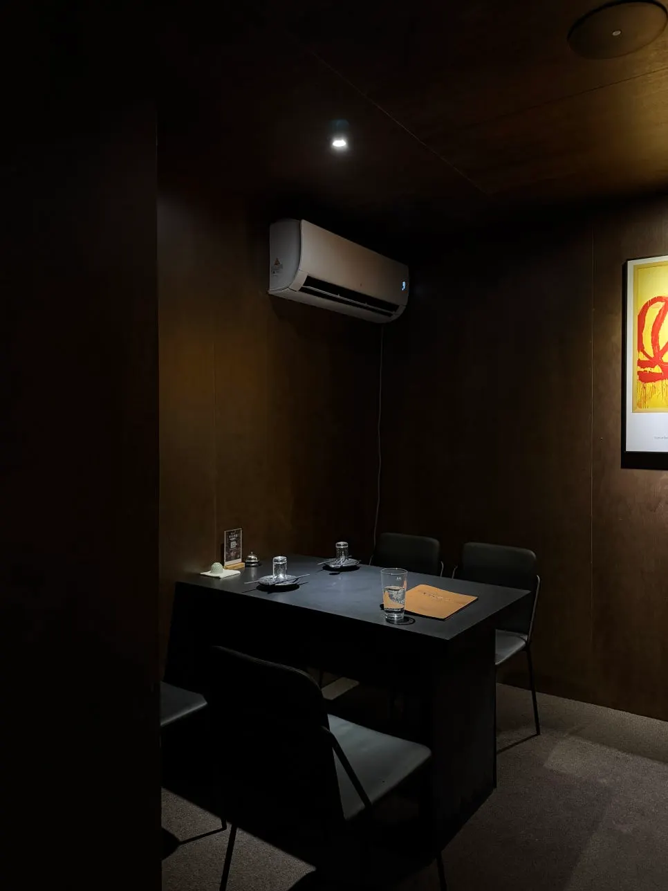 Dophan private room seating for 7-9 people
