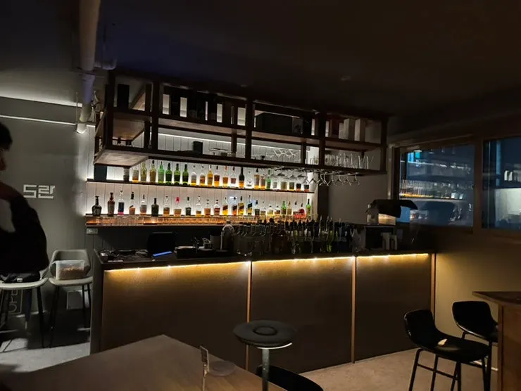 Dimly lit seating area at Doran Honsulbar