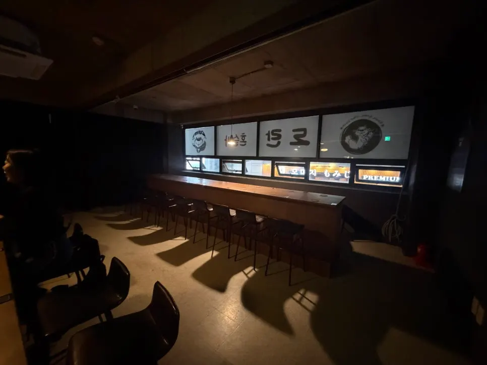 Full view of the black-toned interior at Doran Honsul Bar